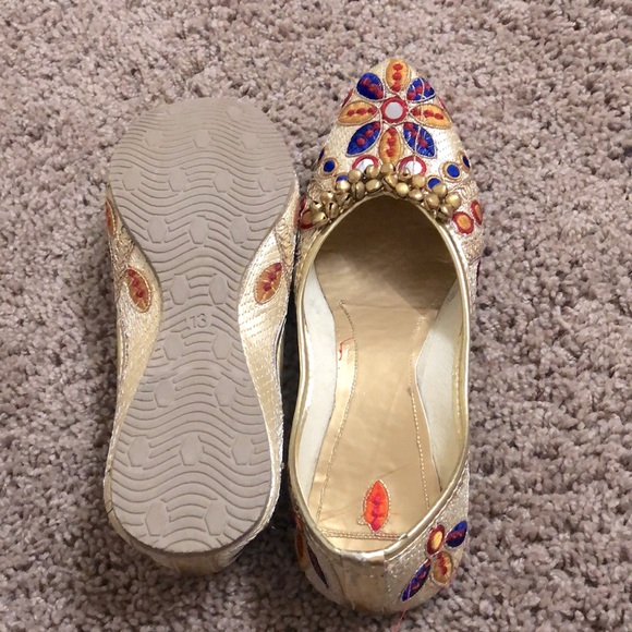 Indian traditional jutti/mojdi in gold/multi - Picture 3 of 3